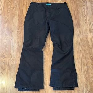 Roxy Black Women's snowboarding pants. New without tags.
